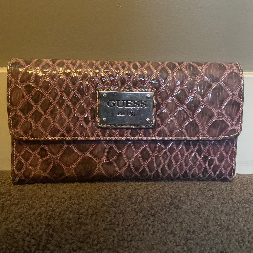 Used Folding Guess Wallet  Not Rated Brand in good condition